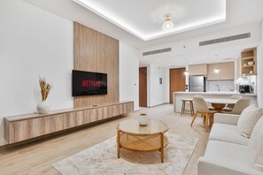 Smart TV, table tennis - Chic 1BR APT with Pool, Gym & Kid's Playground (Dubai)