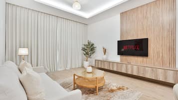 Smart TV, table tennis