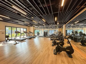 Fitness facility - Chic 1BR APT with Pool, Gym & Kid's Playground (Dubai)