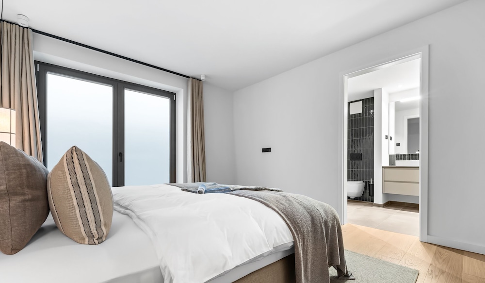 Manhattan Suit New Luxury Spread Across 2 Floors With Finnish Photo Inspiration