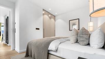 1 bedroom, travel cot, free WiFi, bed sheets