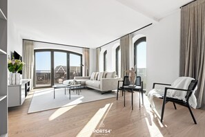 Fernseher, Kamin, Stereoanlage