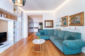 Apartment, 2 Bedrooms, Balcony, Sea View | Living area