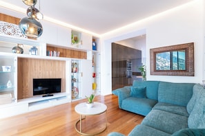 Apartment, 2 Bedrooms, Balcony, Sea View | Living area