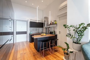 Apartment, 2 Bedrooms, Balcony, Sea View | Private kitchen