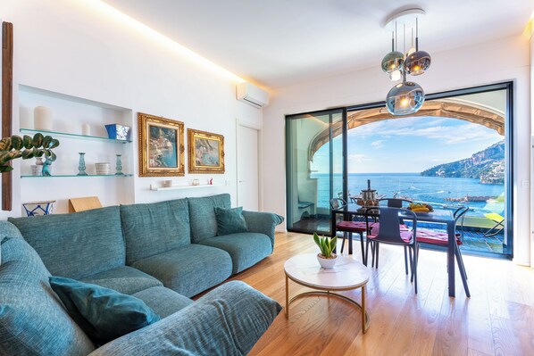 Apartment, 2 Bedrooms, Balcony, Sea View | Living area