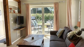 TV, fireplace, stereo