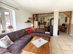 テレビ、暖炉、ステレオ