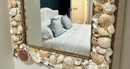 ‘Sea Ayr’ City Centre Apartment with 2 x King Beds