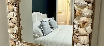 ‘Sea Ayr’ City Centre Apartment with 2 x King Beds