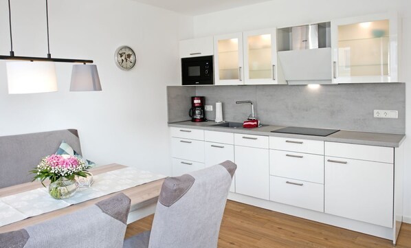 Fridge, microwave, dishwasher, coffee/tea maker
