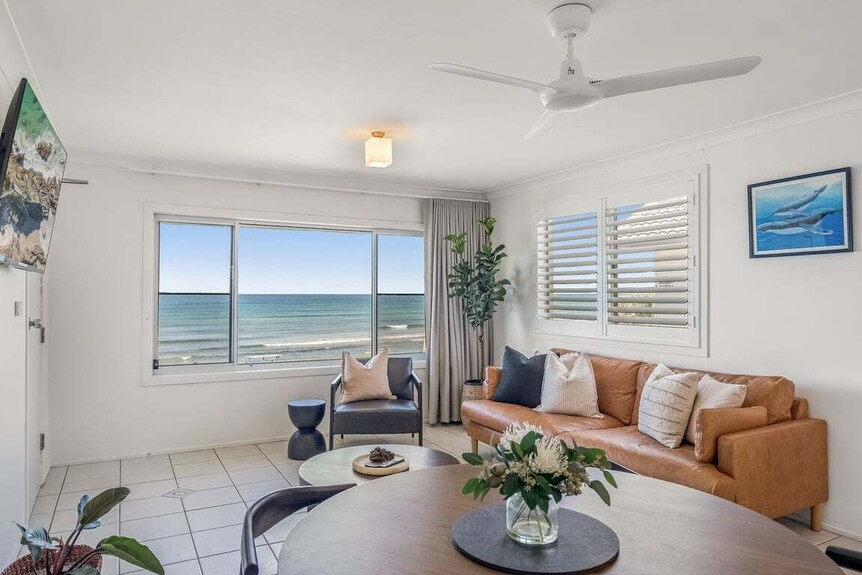 Absolute Beachfront Apartment 3t - Lennox Head