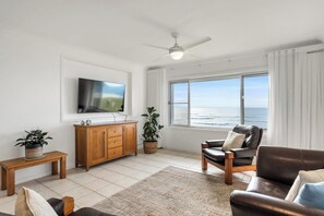 Living area - Absolute Beachfront Apartment 1T (Lennox Head)