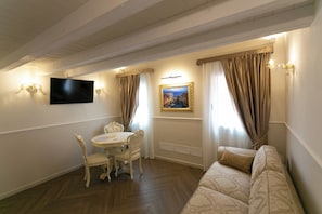 Chambre Quadruple Deluxe | Coin séjour