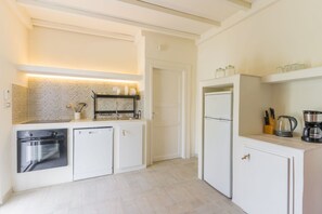 Réfrigérateur, four, plaque de cuisson, lave-vaisselle