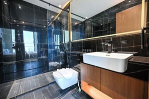Shower, hair dryer, bidet, towels - City View | Luxury | No Camels (Dubai)