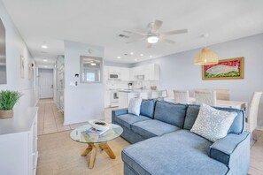 Smart TV - Fully renovated kid-friendly beach condo w/direct beach access + Gulf views (Pensacola)