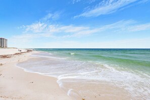 Chaises longues, serviettes de plage