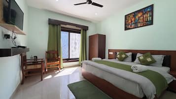 Escritorio y espacio para trabajar con laptop