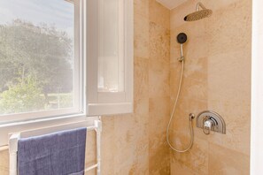 Suihku, hiustenkuivaaja, bidee