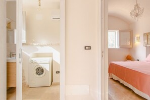 Douche, sèche-cheveux, bidet