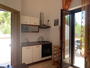Fridge, oven, stovetop, coffee/tea maker - Agriturismo Perla del Salento, just a few steps from the sea and the beautiful beaches (Puglia)