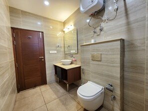 Superior Room | Bathroom | Shower, free toiletries, soap, shampoo - Red Bishop Tourist Complex (Panchkula)