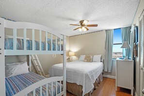 2 chambres, fer et planche à repasser, Wi-Fi gratuit, draps fournis