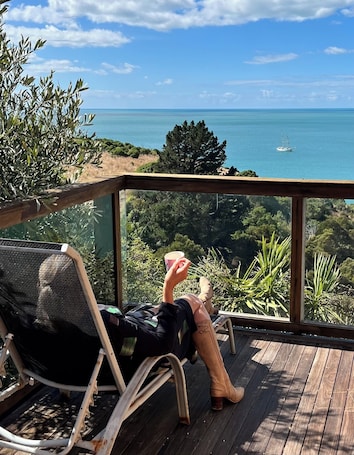 Property grounds. Beautiful 80 m sq, 2-bedroom apartment, with stunning views over the Pacific.