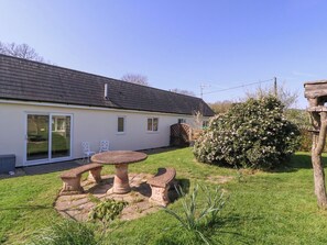 Cottage | Outdoor dining