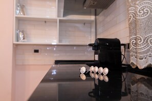 Four Ă micro-ondes, un four, surface de cuisson, lave-vaisselle