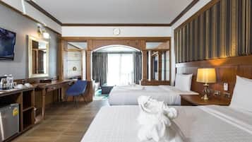 Family Suite | 1 bedroom, soundproofing, free WiFi