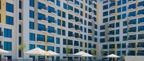 حمّام سباحة خارجي