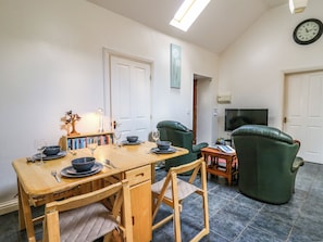 Dining - Yr Hen Ysgubor (Carmarthen)