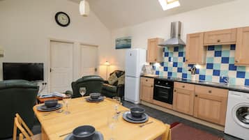 Dishwasher, electric kettle, cookware/dishes/utensils