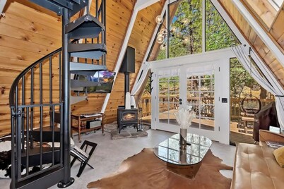 Acute A-frame Cabin w WiFi