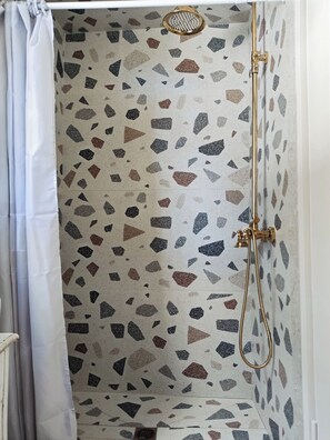 Classic House | Bathroom - Luxury Boutique Property (Safed)