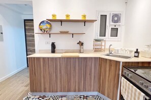 Basic Apartment | Private kitchen
