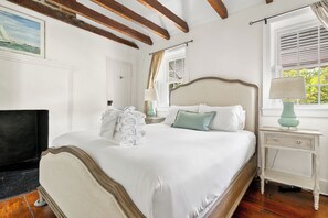 2 bedrooms, iron/ironing board, internet