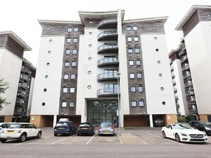 Exterior - Modern Apartment-Cardiff Bay-Pvt Parking (Cardiff)