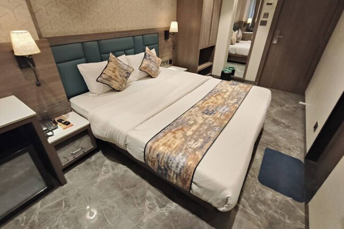 In-room safe, desk, iron/ironing board, WiFi (free)