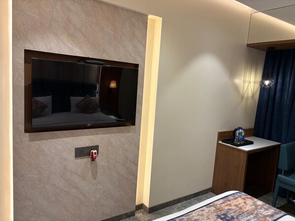行政客房 | 客房内保险箱、办公桌、熨斗/熨衣板、免费 WiFi