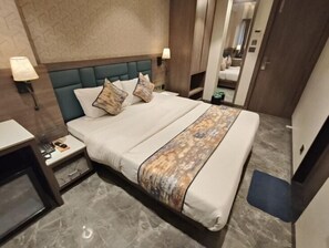 Deluxe Room | Bathroom | Shower, hair dryer, towels, soap - Dream Residency Hotels Pvt. Ltd (Mumbai)