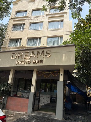 Free daily continental breakfast - Dream Residency Hotels Pvt. Ltd (Mumbai)