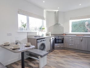 Lave-vaisselle, bouilloire électrique, grille-pain