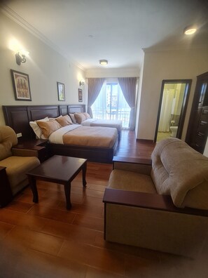 Signature Twin Room, Balcony, City View | Free WiFi, bed sheets