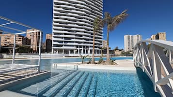 Una piscina cubierta