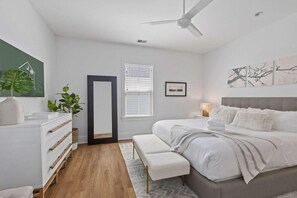 4 slaapkamers, een strijkplank/strijkijzer, internet