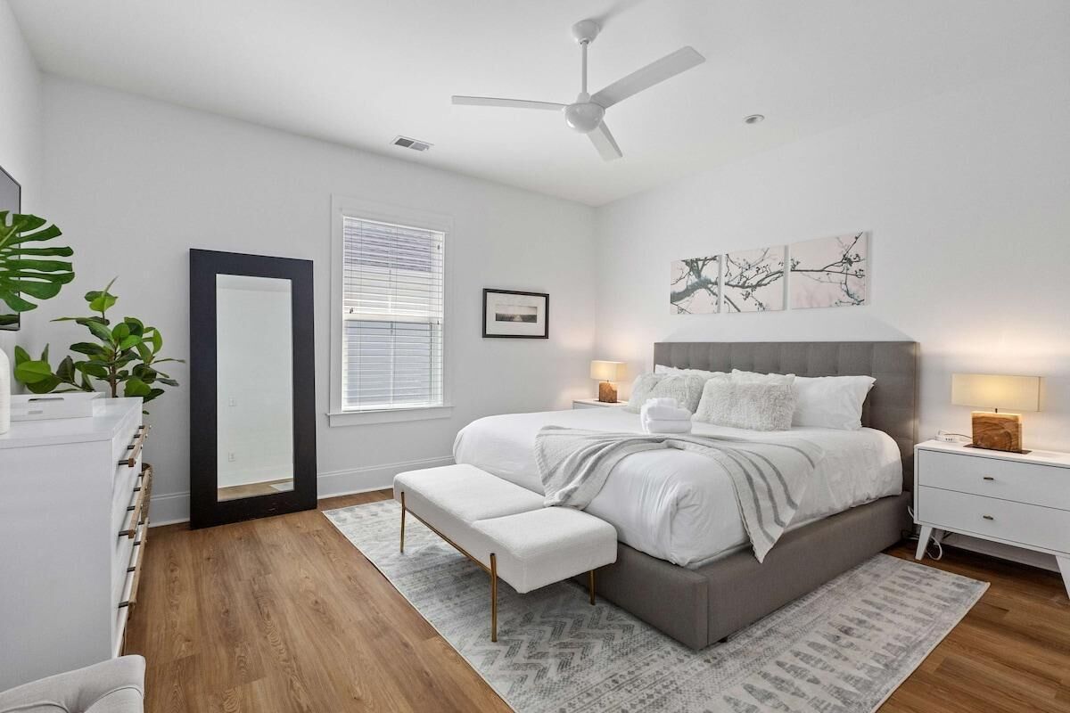 4 bedrooms, desk, iron/ironing board, travel crib