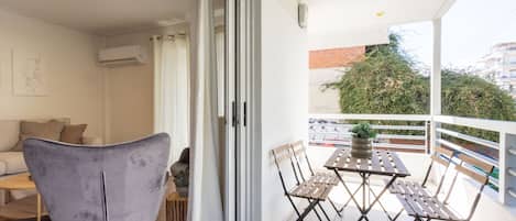 Apartment, Smoking
